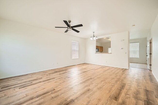 Building Photo - Fountain Townhome