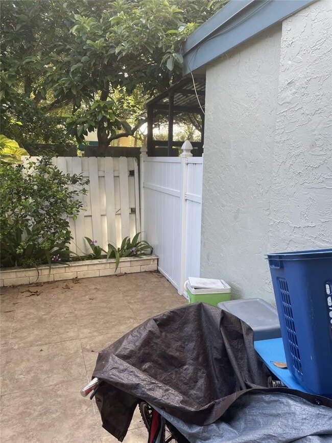 Building Photo - 3007 NW 5th Terrace