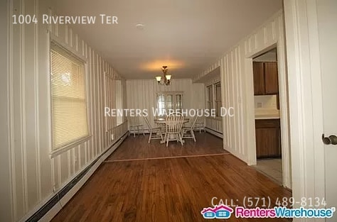 Building Photo - 1004 Riverview Terrace