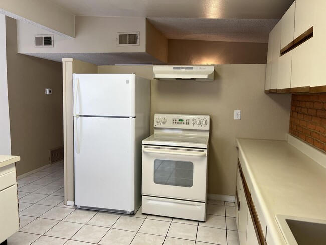 Building Photo - 1880 Caballero Way