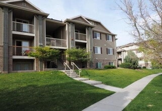 Building Photo - "Charming 3-Bed, 2-Bath Top Floor Condo in...
