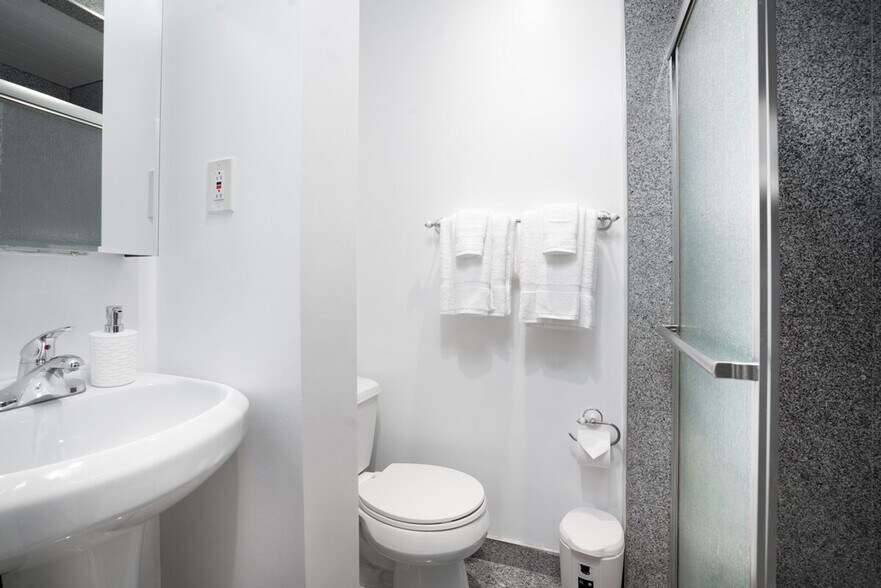 Building Photo - 317 E 75th St