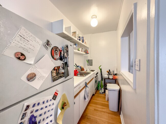 Building Photo - 3345 N Marshfield Ave