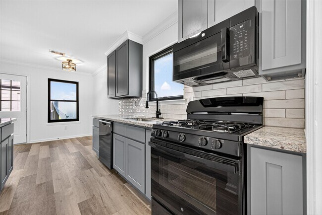 Building Photo - 17418 Largs Cir