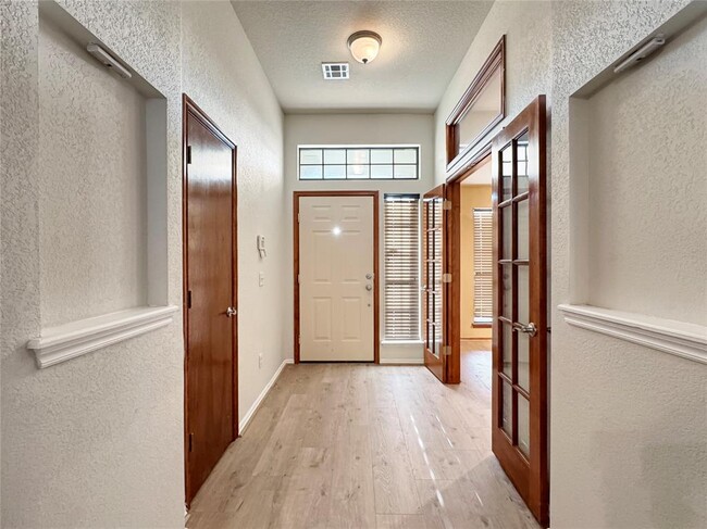 Building Photo - 14021 Harvest Cir