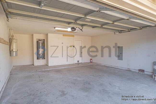 Building Photo - 514 Big Oak Ct