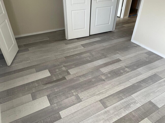 Building Photo - 6325 Cedar Falls Dr