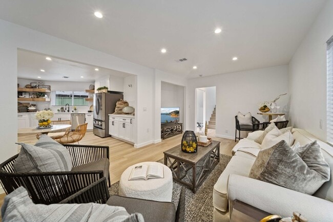 Building Photo - 11946 Aneta St