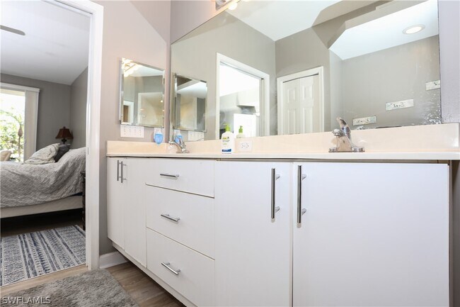 Building Photo - 2265 Hidden Lake Dr