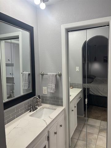 Building Photo - 2418 Helena Cir