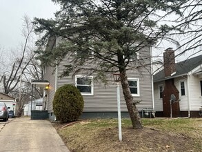 Building Photo - 2316 Yale Blvd