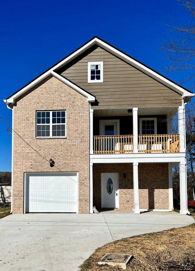 Building Photo - Stunning, Modern 4-Bed / 2.5-Bath Home for Rent – Less Than 20 Minutes to Downtown!