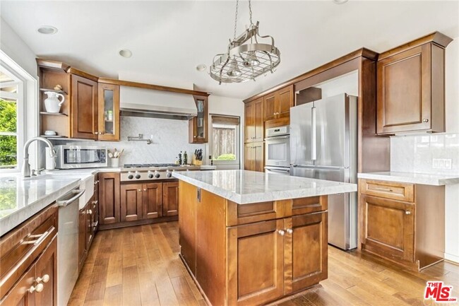 Building Photo - 815 Camphor St