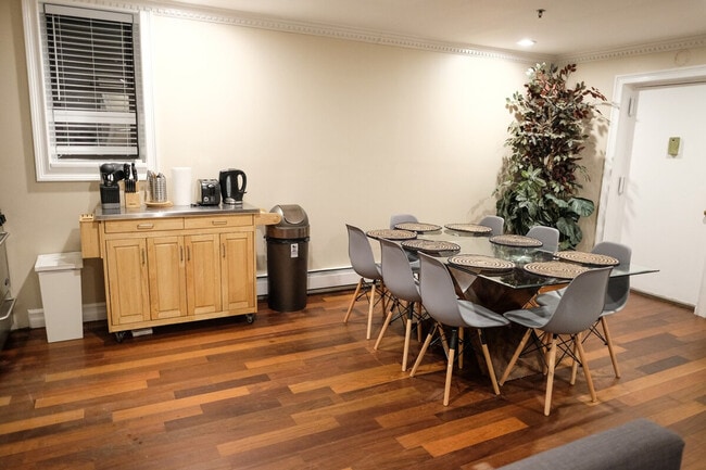 Building Photo - 65 W 107th St