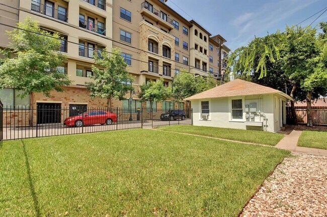 Building Photo - 903 Shoal Cliff Ct