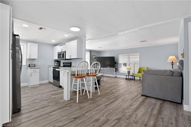 Building Photo - 125 Kim Dr