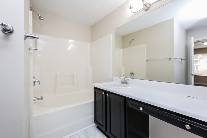 Building Photo - 121 Hatters Ct