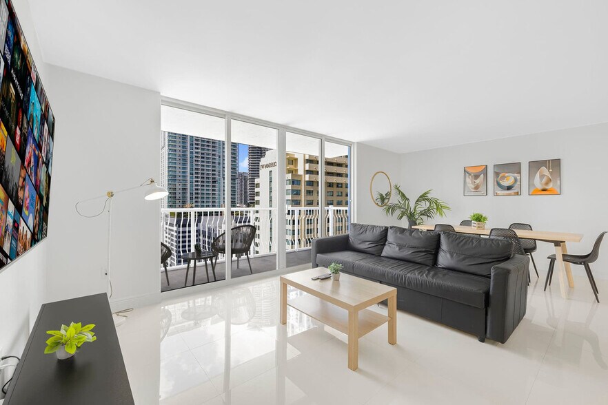 Primary Photo - 1200 Brickell Bay Dr
