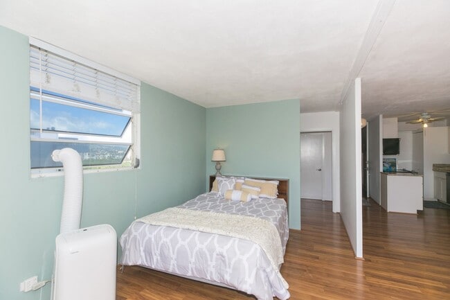 Building Photo - Seaside Towers fully furnished one bedroom...