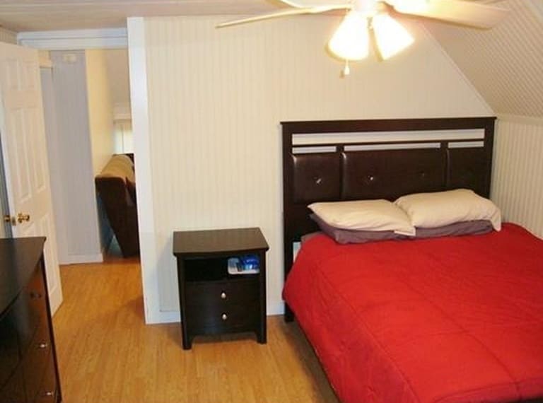 Building Photo - 8 Main St