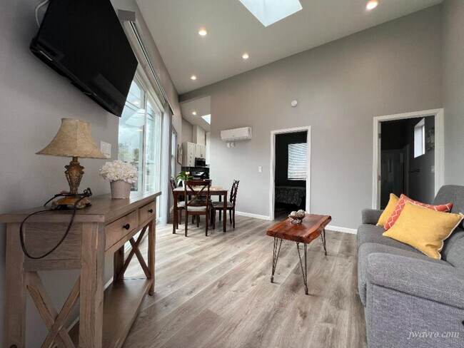 Building Photo - 476 Fiesta Dr