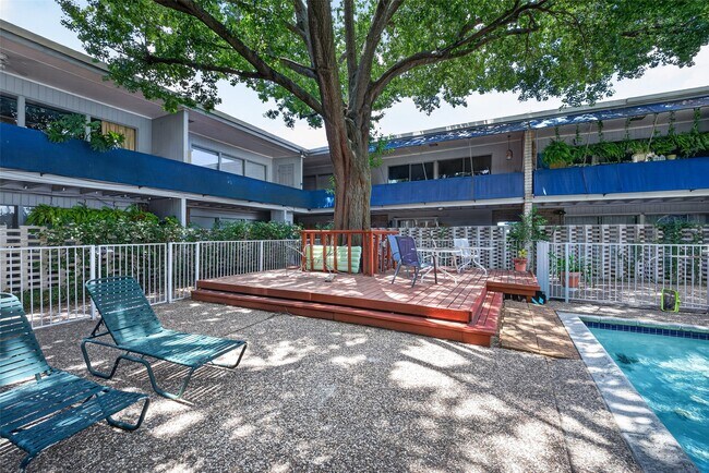 Building Photo - 3271 Sul Ross St