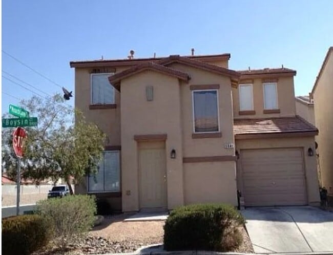 Primary Photo - Beautiful 2 bedroom townhouse with garage