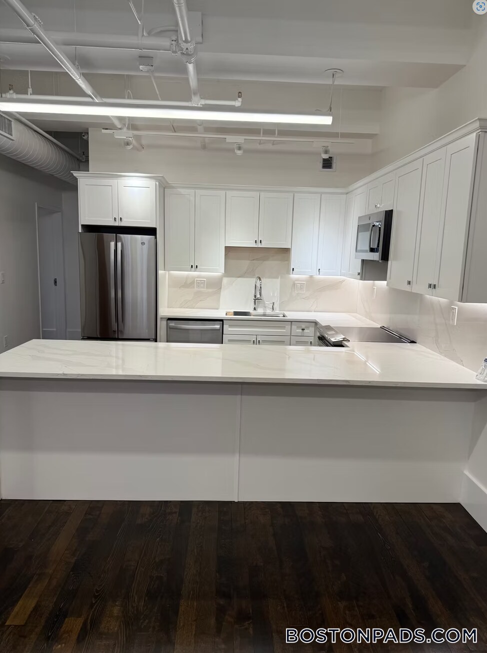 Building Photo - 190 High St