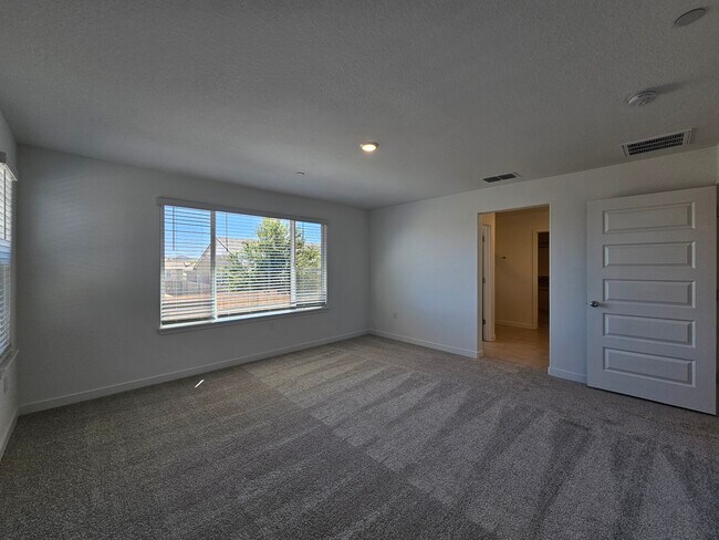 Building Photo - 3569 Vestland Wy