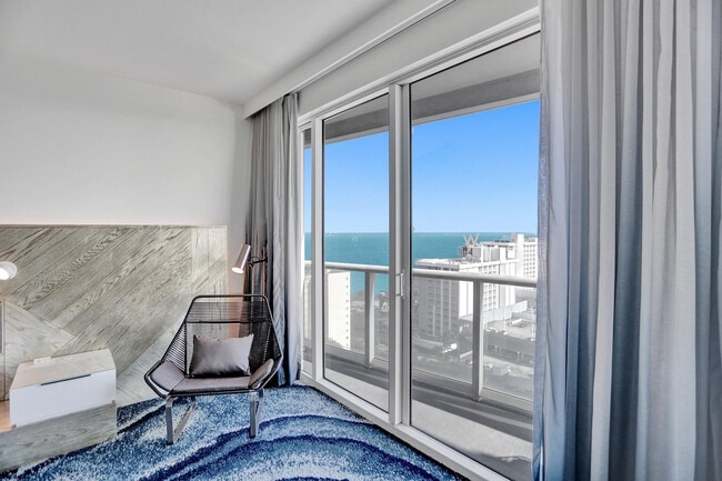 Building Photo - 3101 Bayshore Dr