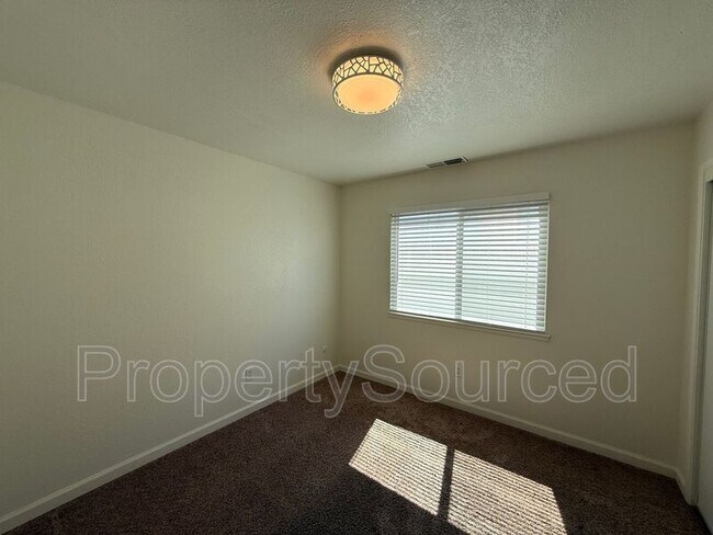 Building Photo - 856 Nottingham Dr