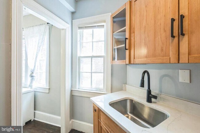 Building Photo - 208 Farragut St NW