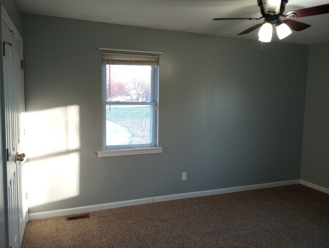 Building Photo - 24 NW 525th Rd