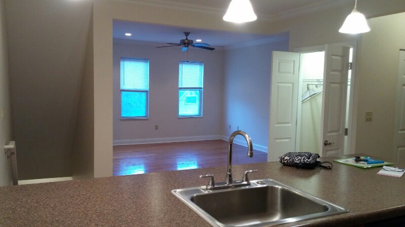 Building Photo - 152 Hallock St