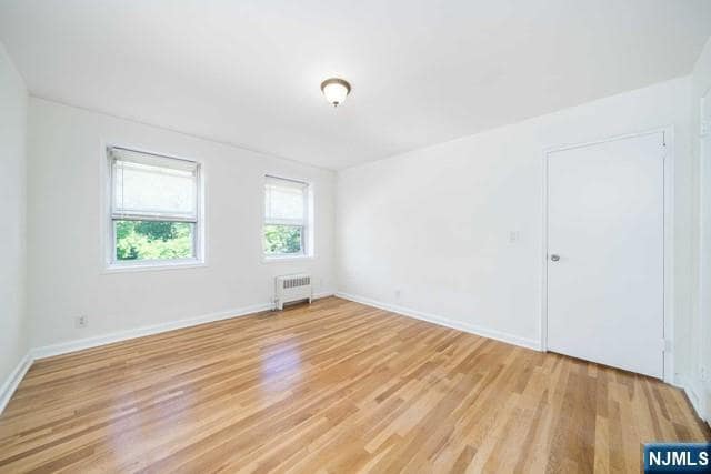 Building Photo - 2330 Linwood Ave