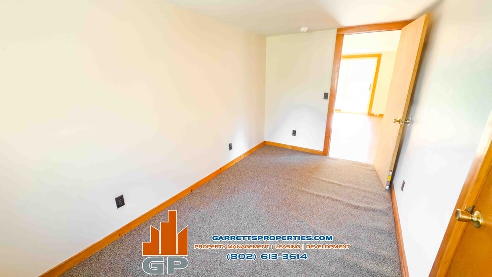 Building Photo - 140 W Hill Rd