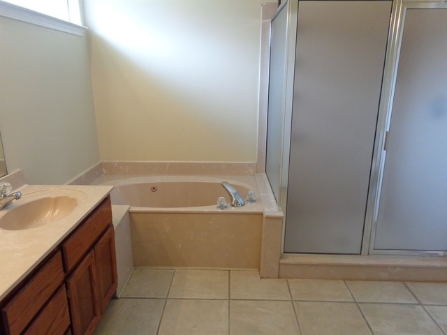 Building Photo - 2166 Greencliff Dr