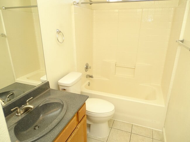 Building Photo - Well Kept One Story North Las Vegas Cul De...