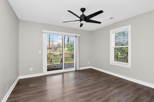 Building Photo - 4044 Dinglewood Ave