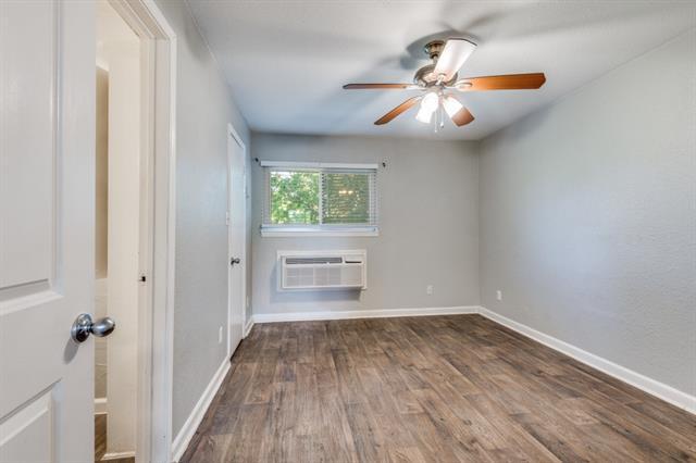 Building Photo - 1505 W Lovers Ln