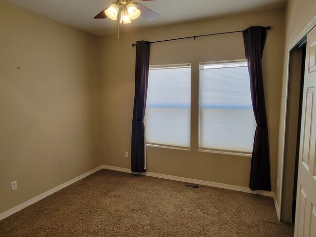 Building Photo - 4 Bed 3 Bath home with A/C and a gas fireplace, Available 5/8! - MileStone Real Estate Services