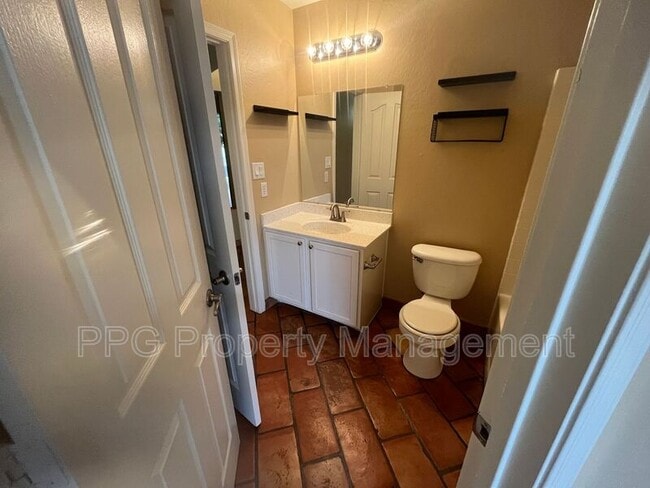 Building Photo - 14930 N Gil Balcome Ct