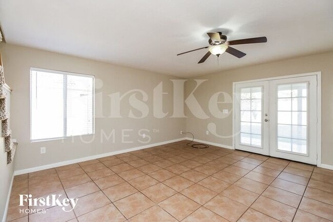 Building Photo - 848 E Morelos St
