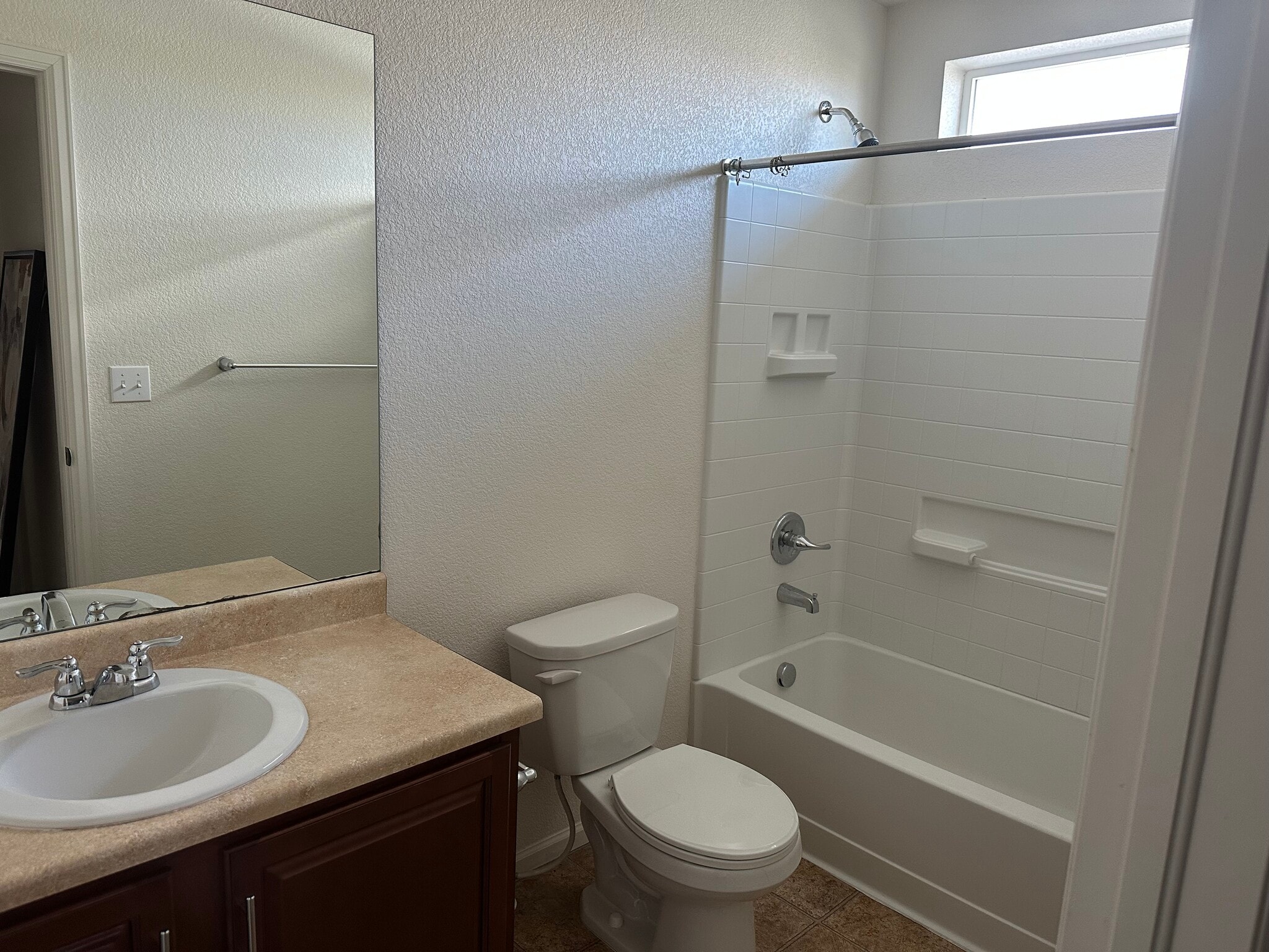 Building Photo - 9444 Castle Oaks Dr