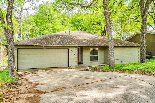 Primary Photo - 3006 Lakeside Dr