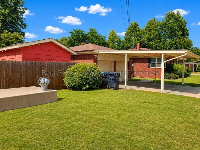 Building Photo - 2301 N Warren Ave