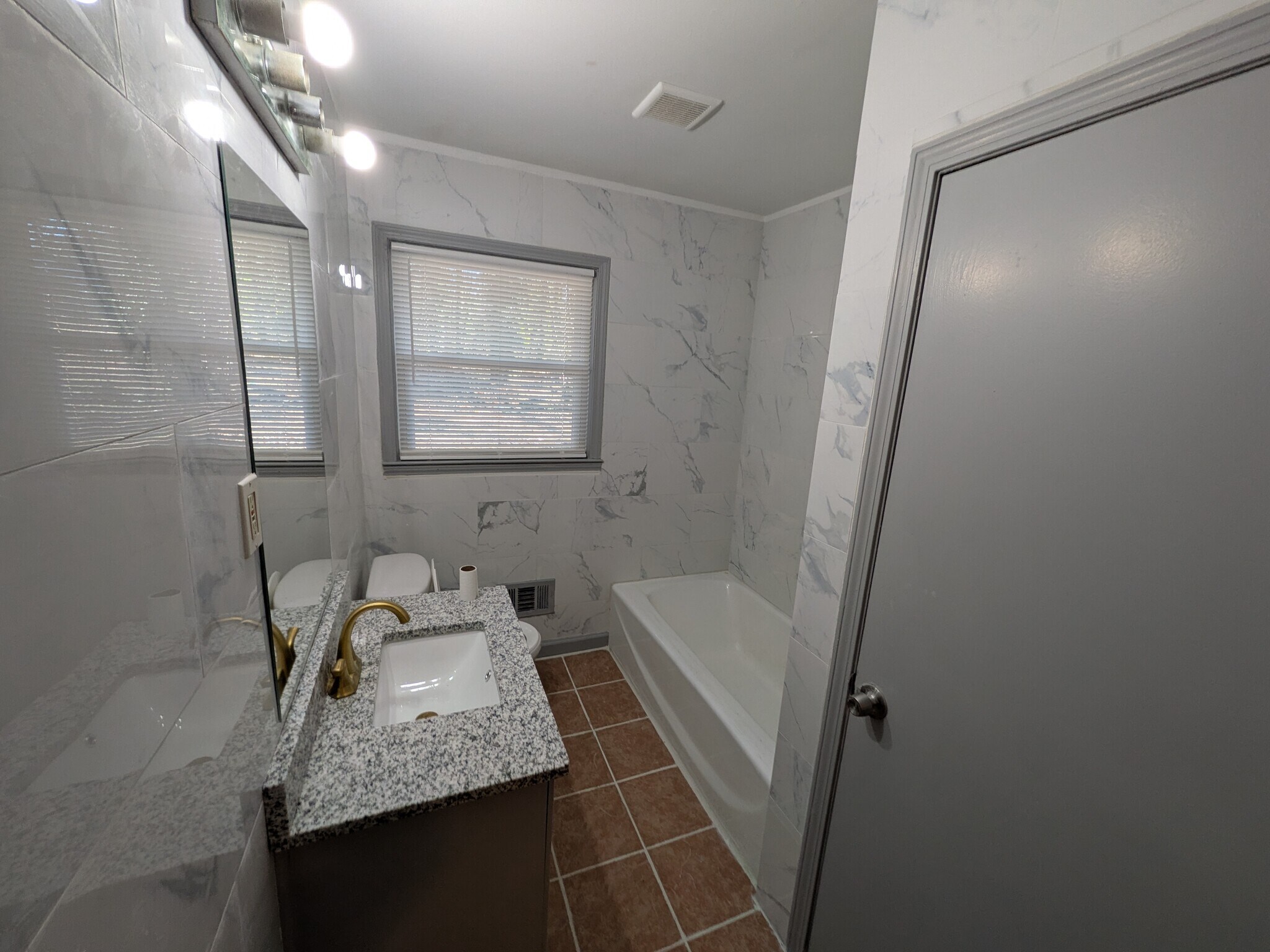 Hallway Bathroom - 6082 Walker Rd