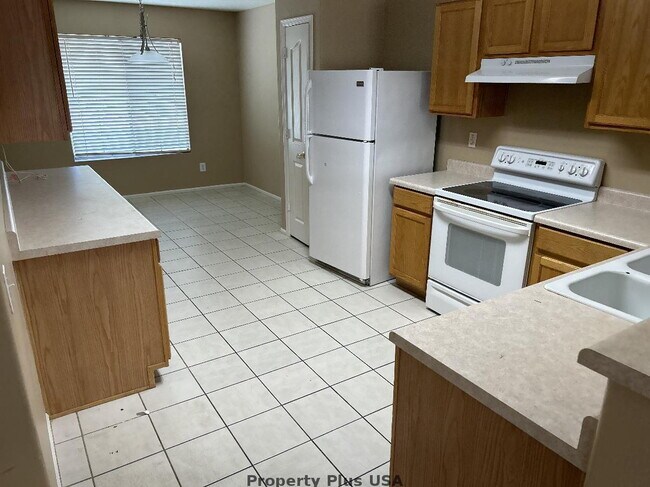 Building Photo - "Charming 3-Bed Oasis with 2 Baths in Maricopa – Cozy 1,276 Sq Ft Haven!"