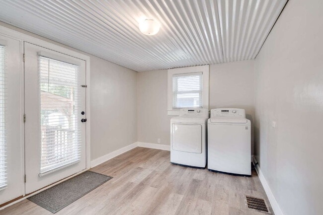 Building Photo - Three-Bed Home w/ Fenced in BackYard in the Heart of Durham