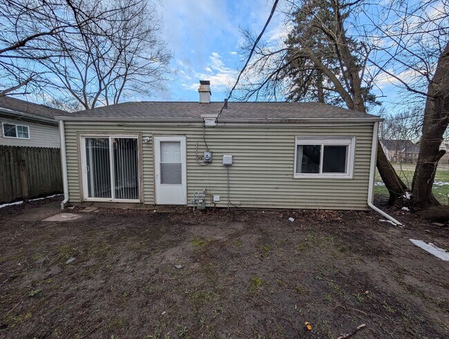 Building Photo - 2-Bedroom, 1-Bathroom Home – $1,150/Month | Accepting Section 8